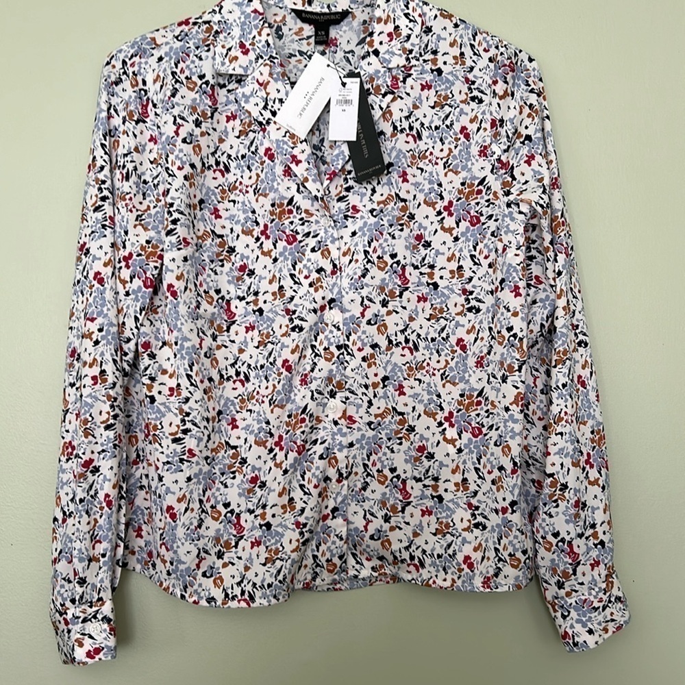 Banana Republic floral top NWT